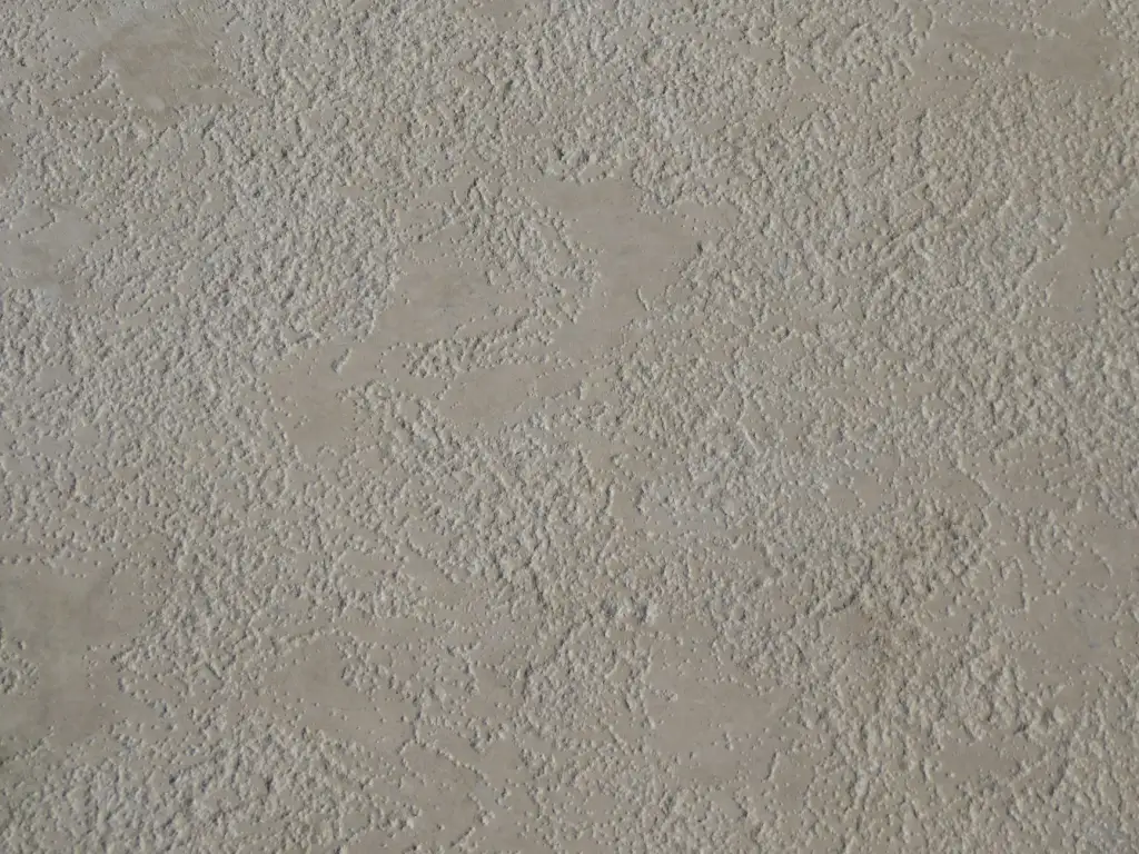 广西天安木业实木地板与复合地板性能对比分析