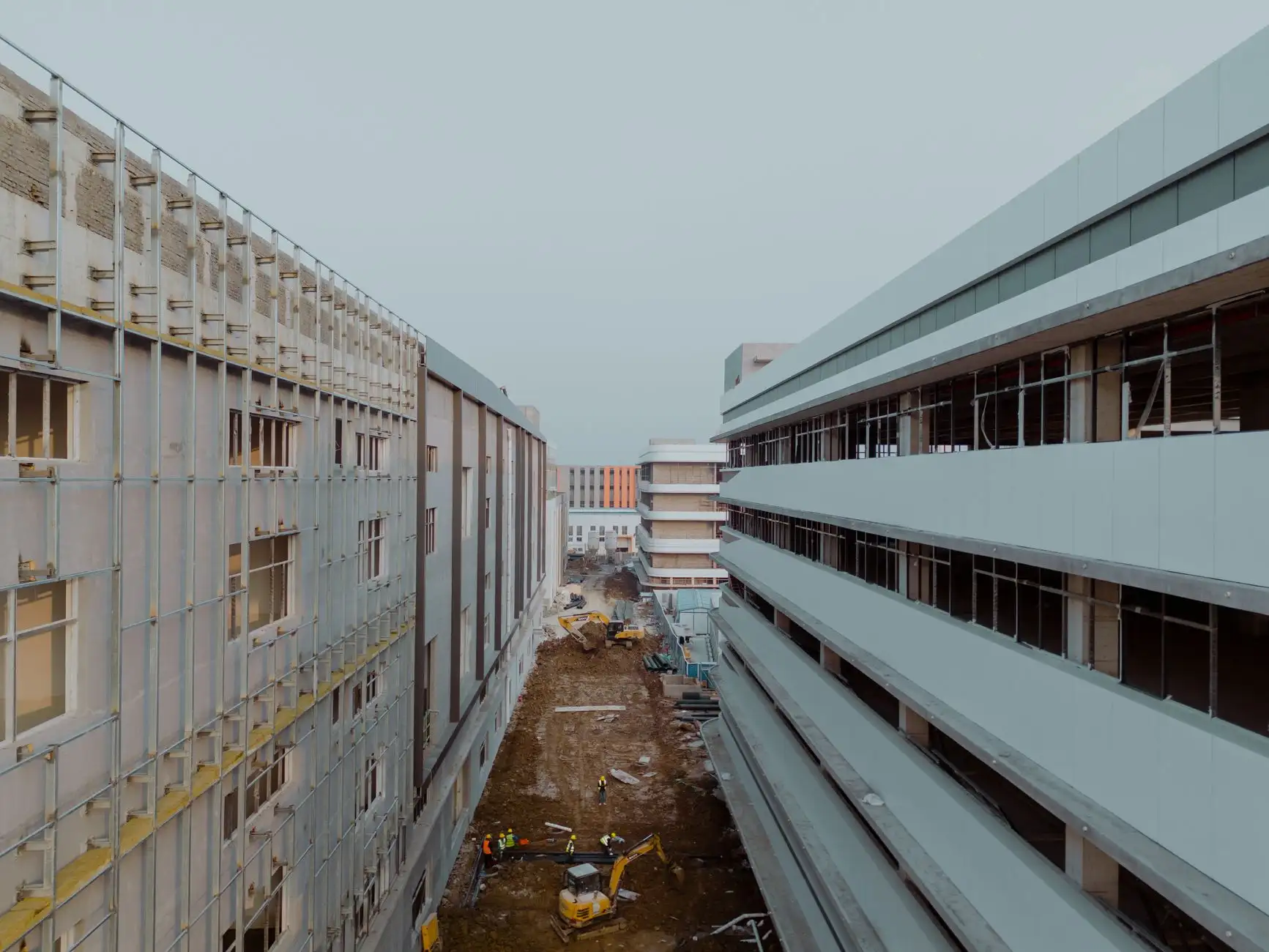 商业空间高耐磨强化地板选型方案与施工要点